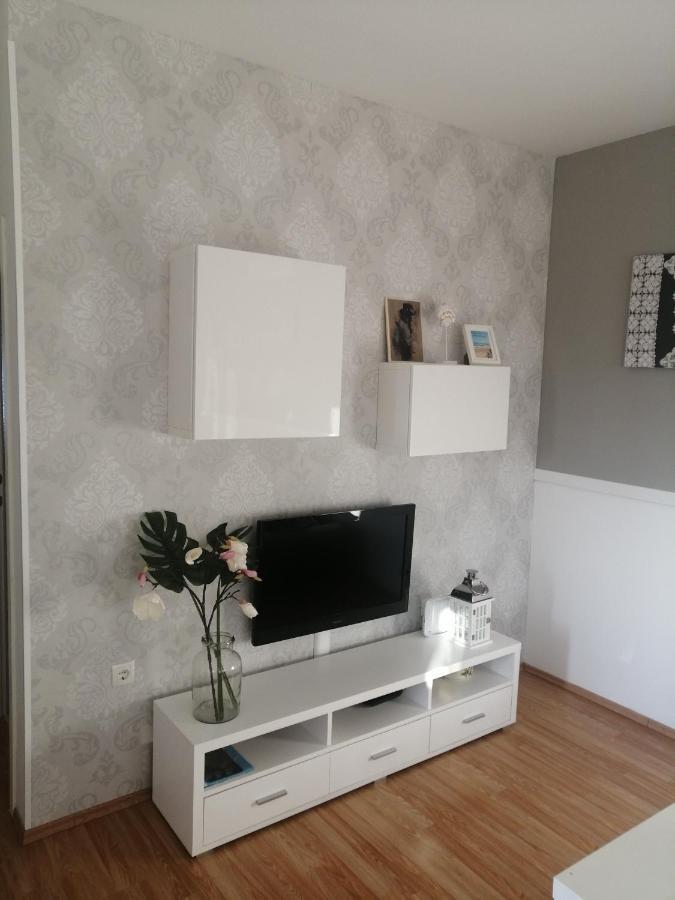 Apartments Karla I Ivano Мандре Экстерьер фото