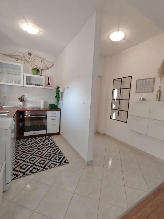 Apartments Karla I Ivano Мандре Экстерьер фото