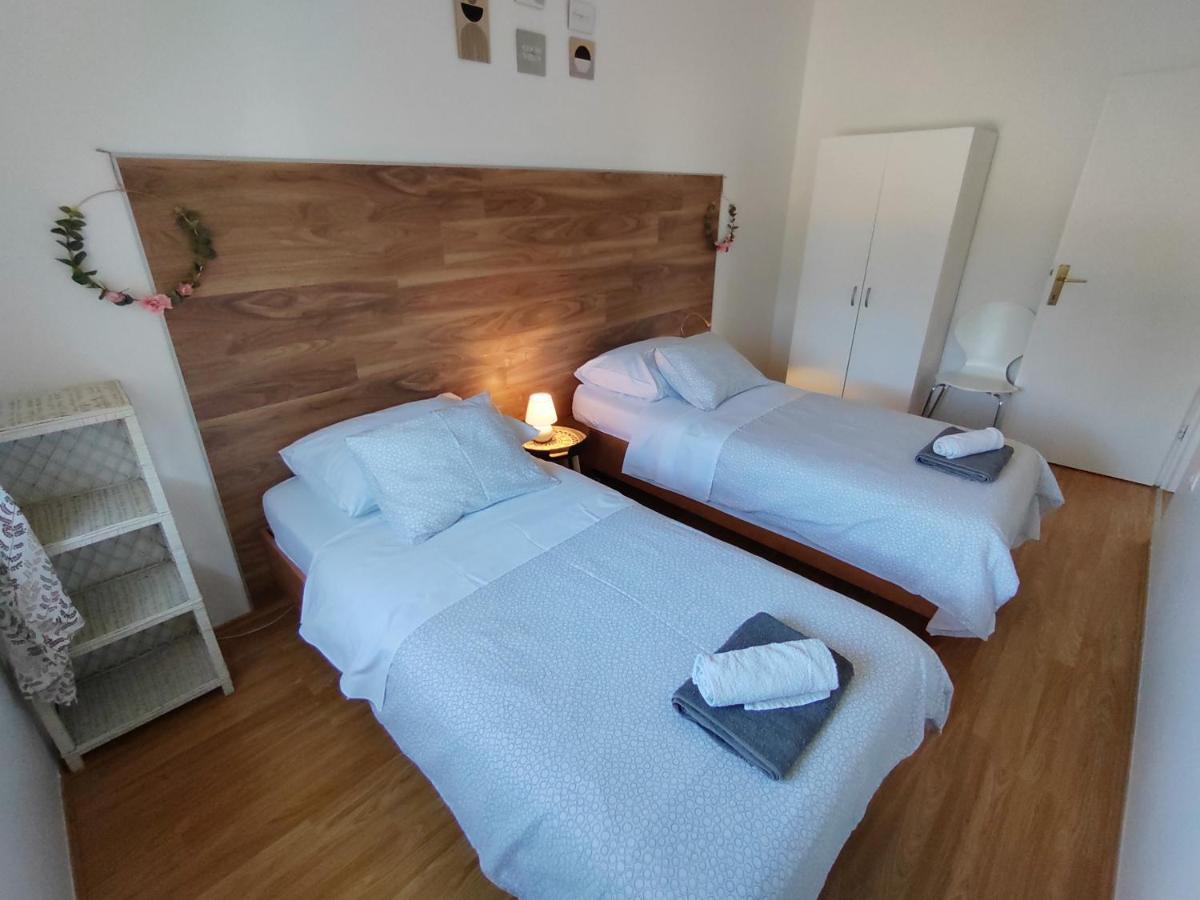 Apartments Karla I Ivano Мандре Экстерьер фото
