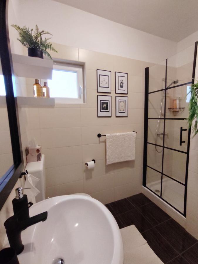 Apartments Karla I Ivano Мандре Экстерьер фото