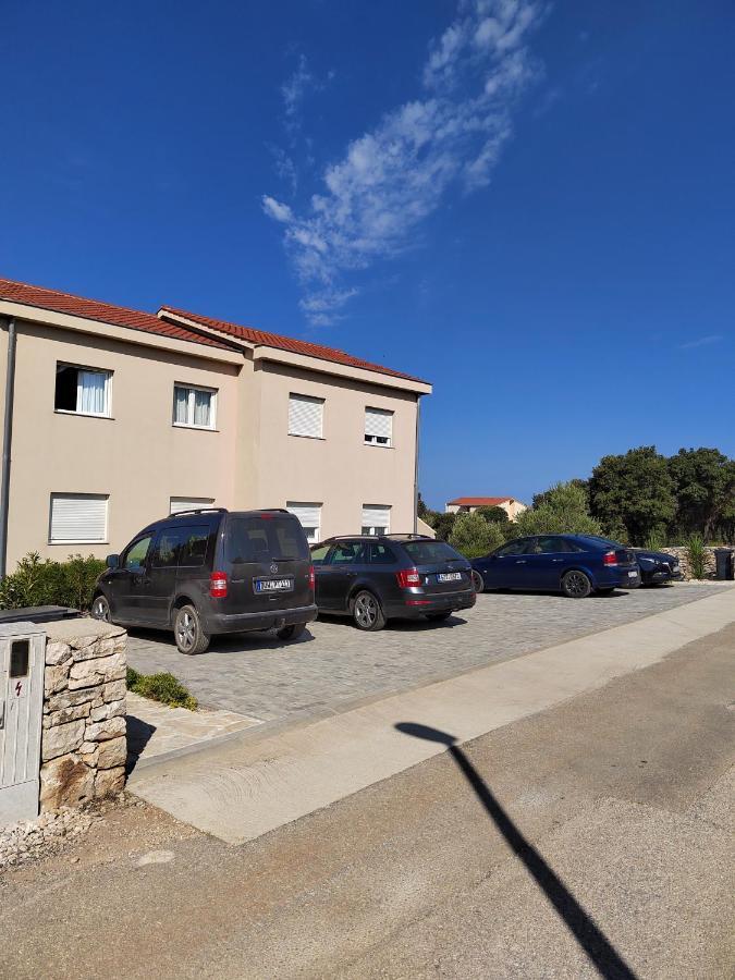 Apartments Karla I Ivano Мандре Экстерьер фото