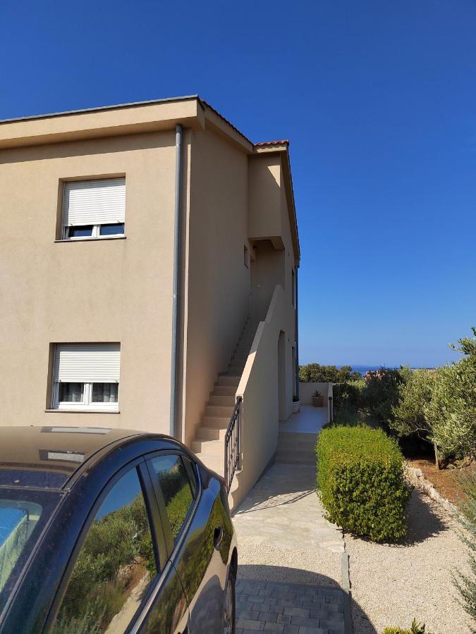 Apartments Karla I Ivano Мандре Экстерьер фото