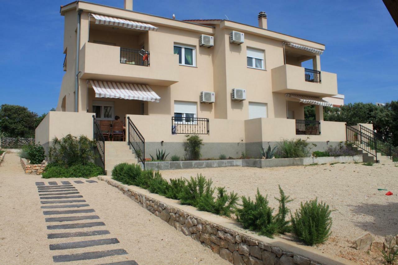 Apartments Karla I Ivano Мандре Экстерьер фото