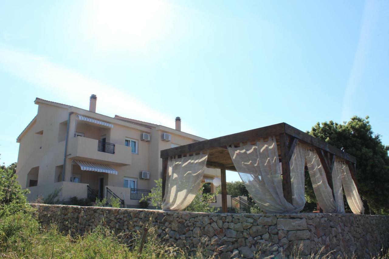 Apartments Karla I Ivano Мандре Экстерьер фото