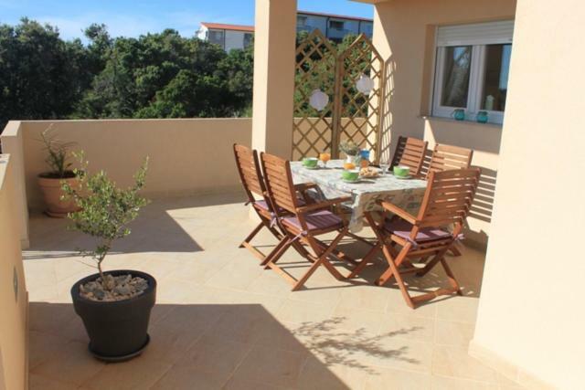 Apartments Karla I Ivano Мандре Экстерьер фото